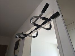 Klimmzugstange mit Halterungen Hangelenk
