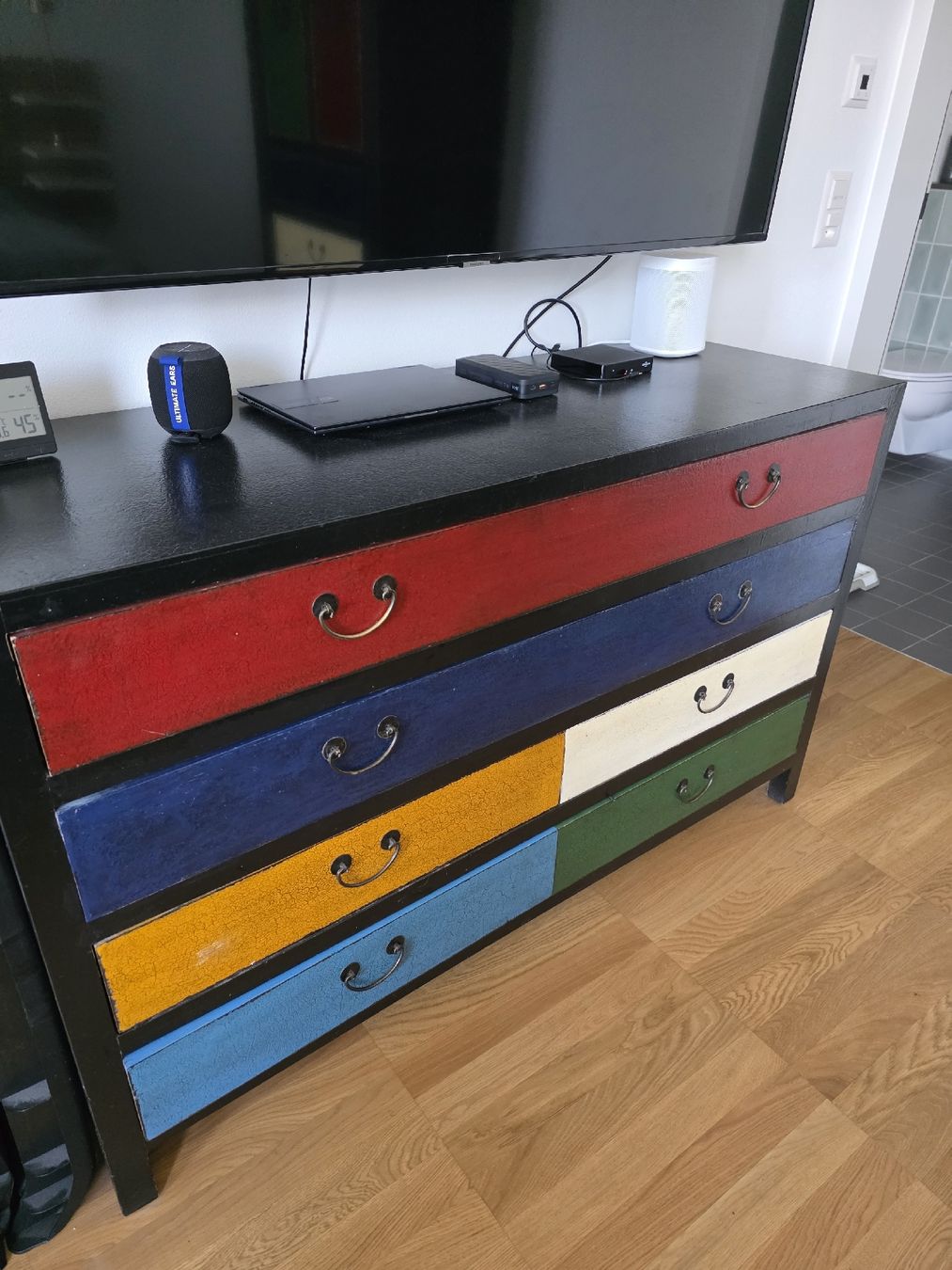 Kare Cassettiere: Bunte Holzkommode mit 4 grosse Schubladen - Kare – Usato da Sursee venduto da michaelkelly