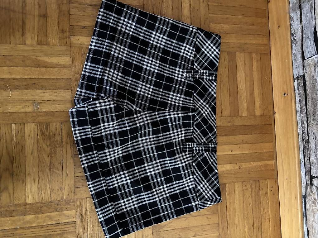 Pantaloni: Coole Hot Pants karo Gr. 36 – Usato da Wettingen venduto da Hasta80 1