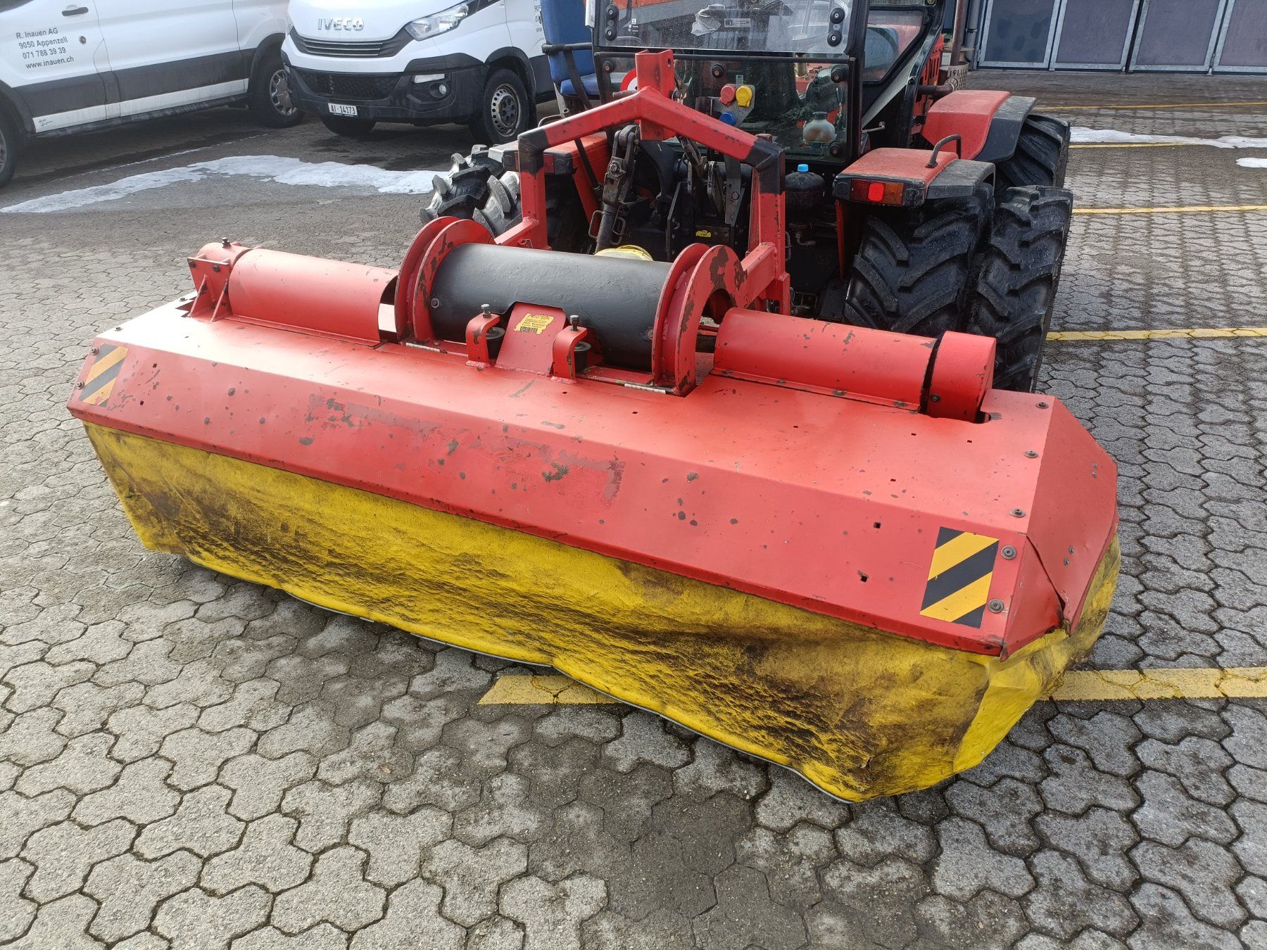 Tutte le macchine: Frontscheibenmähwerk Knüsel Blitz 260 E – Usato da Appenzell venduto da surum