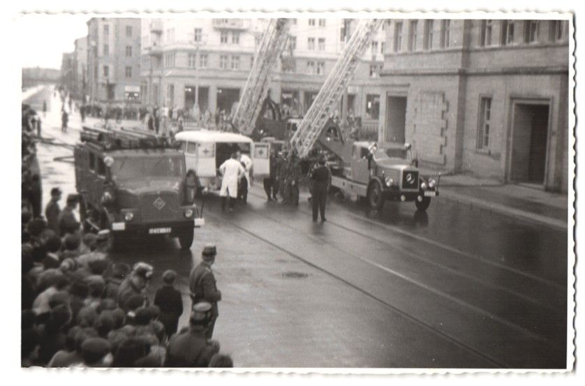 Photos & affiches: 9 Berlin-Friedrichshain, Feuerwehr-Einsa – D'occasion à Berlin par bartko-reher 1