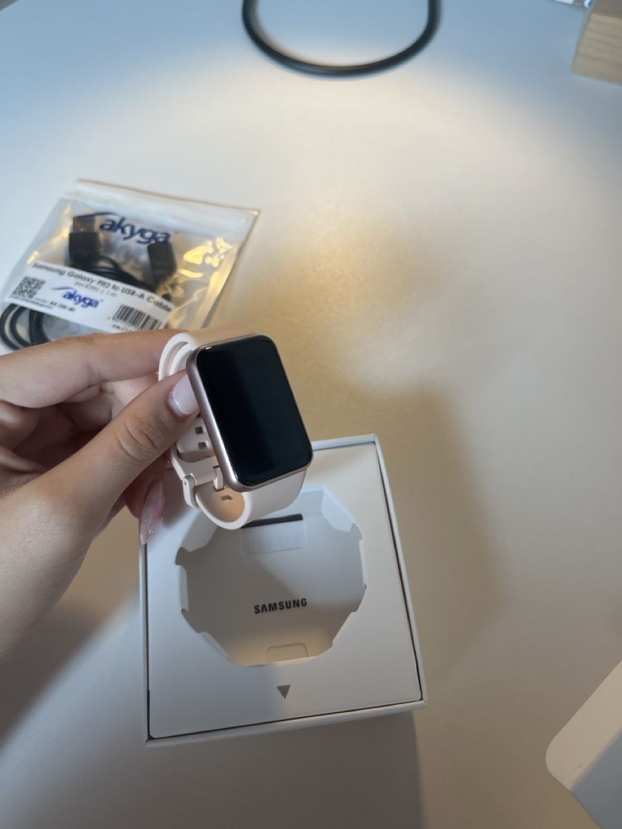 Orologi: Samsung Galaxy Fit3, rose – Nuovo e nell'imballaggio originale da Delemont venduto da 9al_7nqw 3