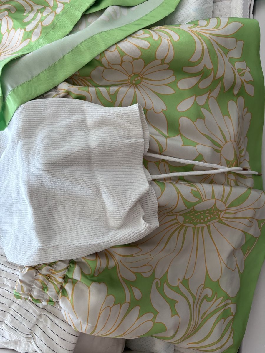 Sandro Lotti di vestiti: Sandro, ensemble motif fleur vert/blanc taille 1 – Usato da Chêne-Bougeries venduto da vir_9w2t 3