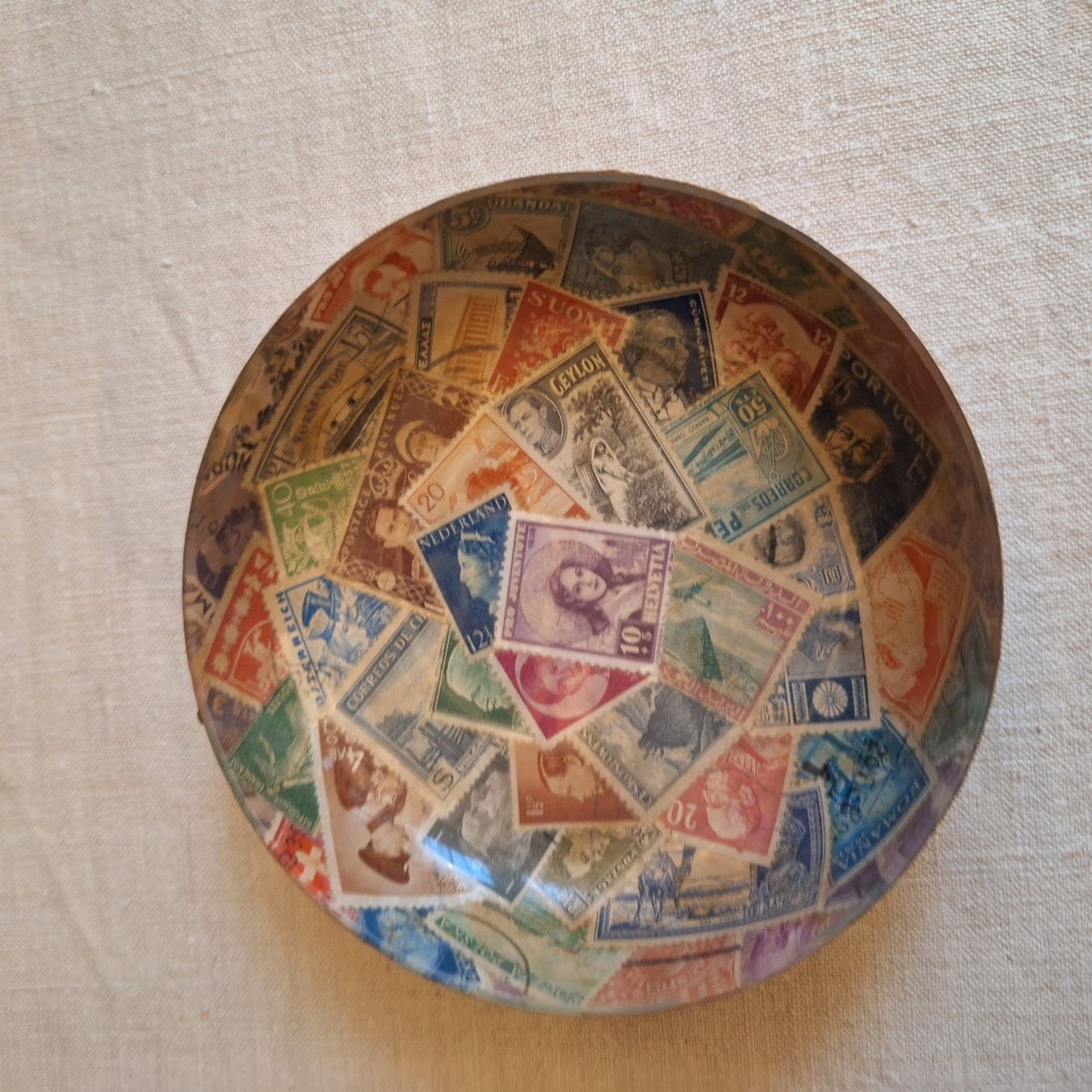 Tutte le decorazioni: Vintage Briefmarken Teller – Usato da Winterthur venduto da Goldpipau