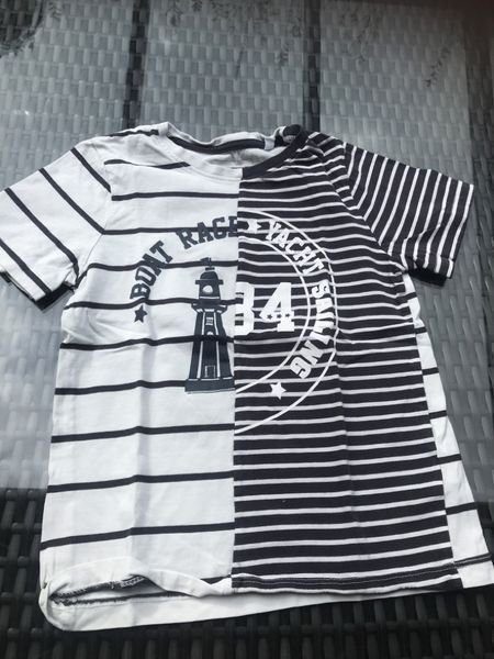 Hemden, T-Shirts & Polos: Junge T-Shirt 128 – Gebraucht aus Bergdietikon von antovale