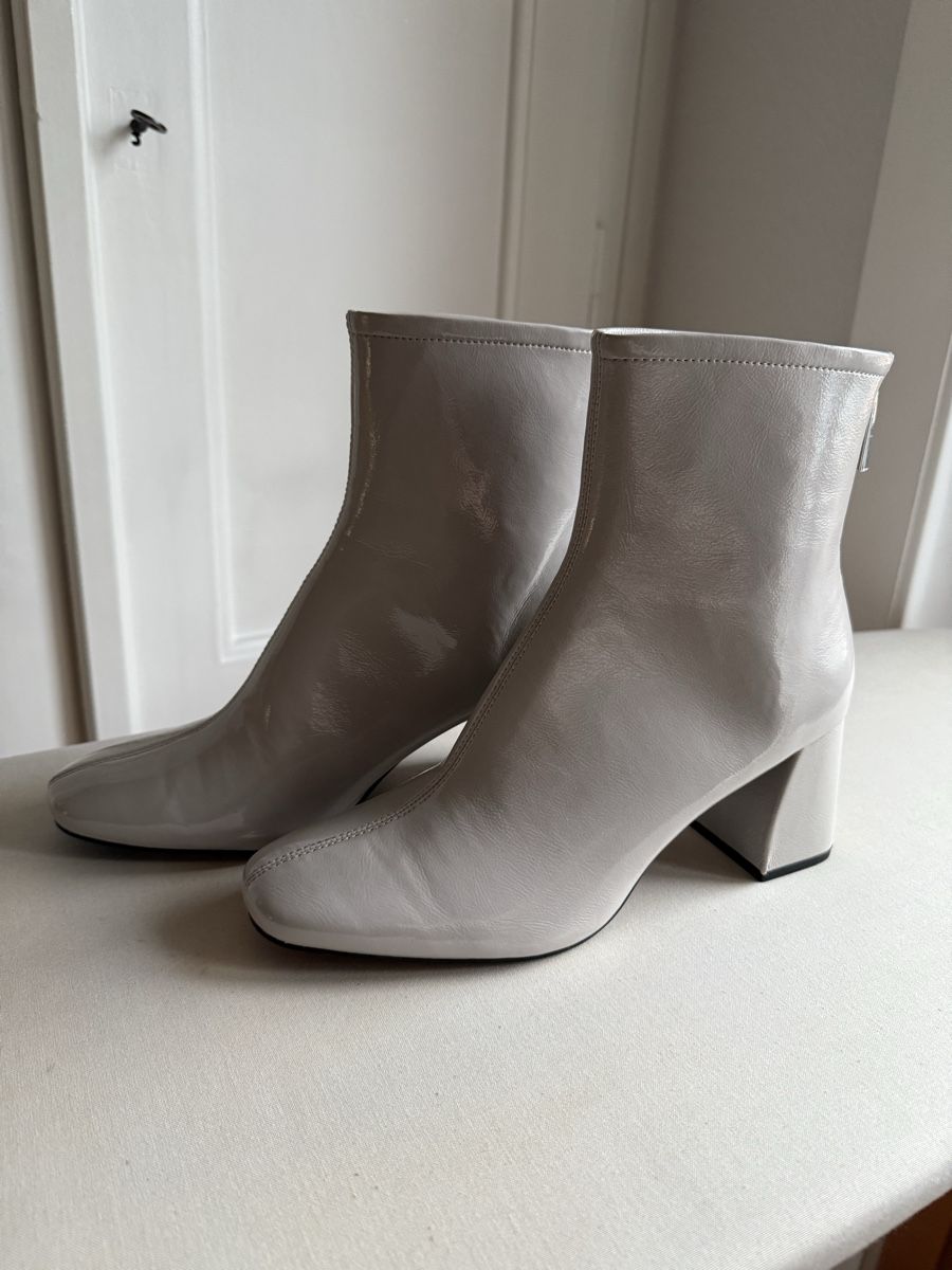 Zara Scarpe da donna: Zara Ankle Boots Size 40 - New - Never Worn – Nuovo (secondo la descrizione) da Genève venduto da jul_5xsn 1