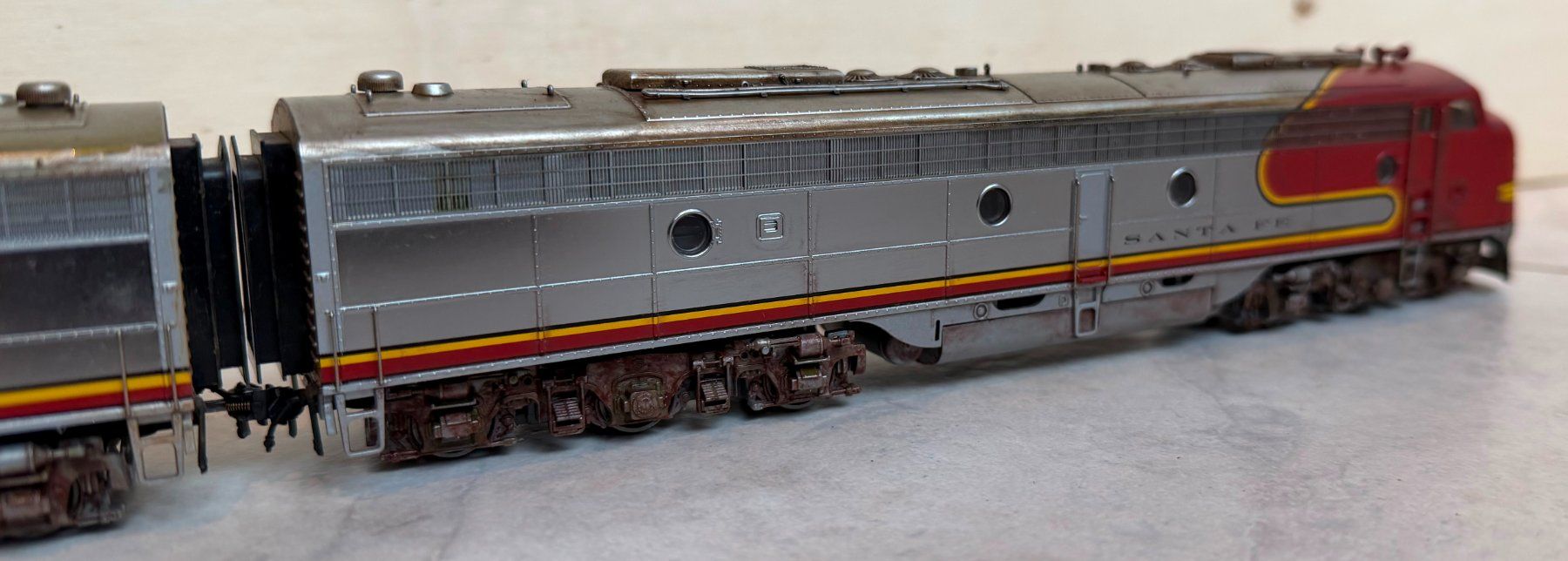 Broadway Modellini di ferrovie: Broadway Limited 5427 HO Santa Fe EMD E8 A + B Unit! – Usato da Steffisburg venduto da Calceolaria 5