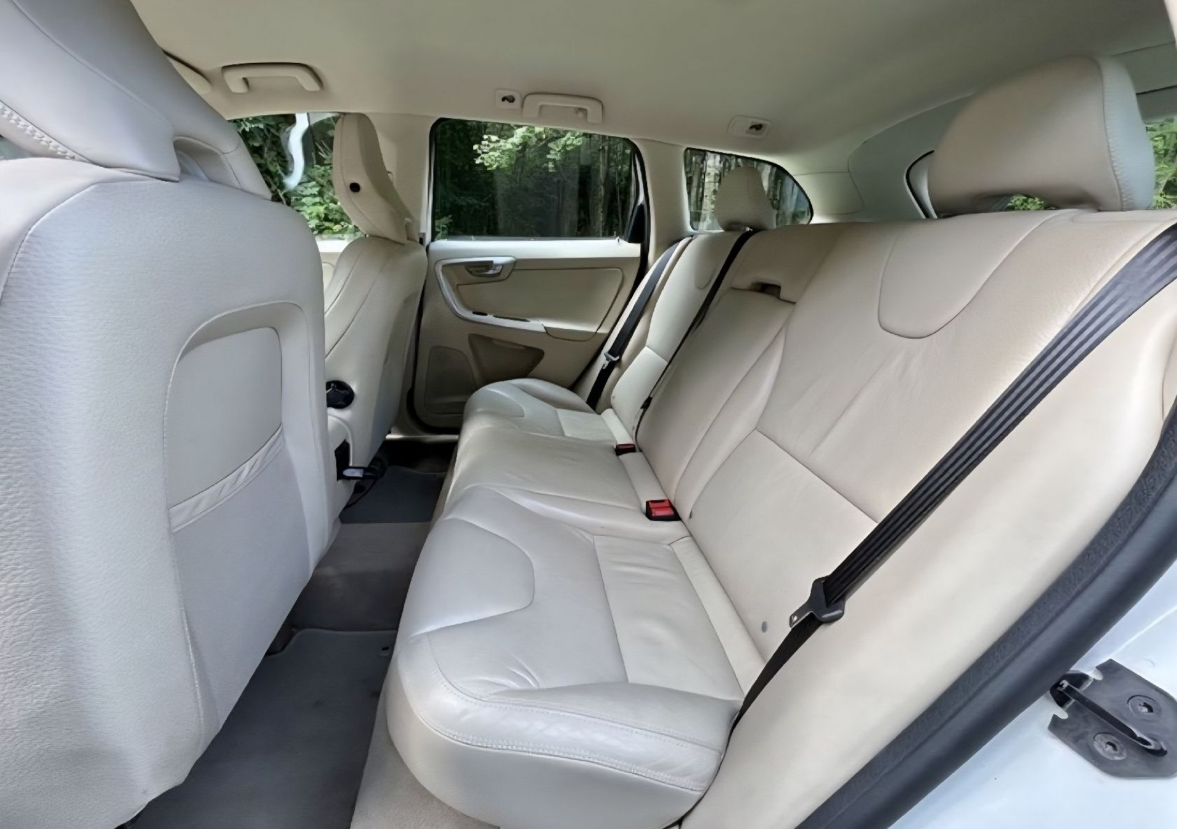 Volvo Automobili: Volvo XC60, 2.4D AWD – Usato da Steinhausen venduto da MilooTan 6