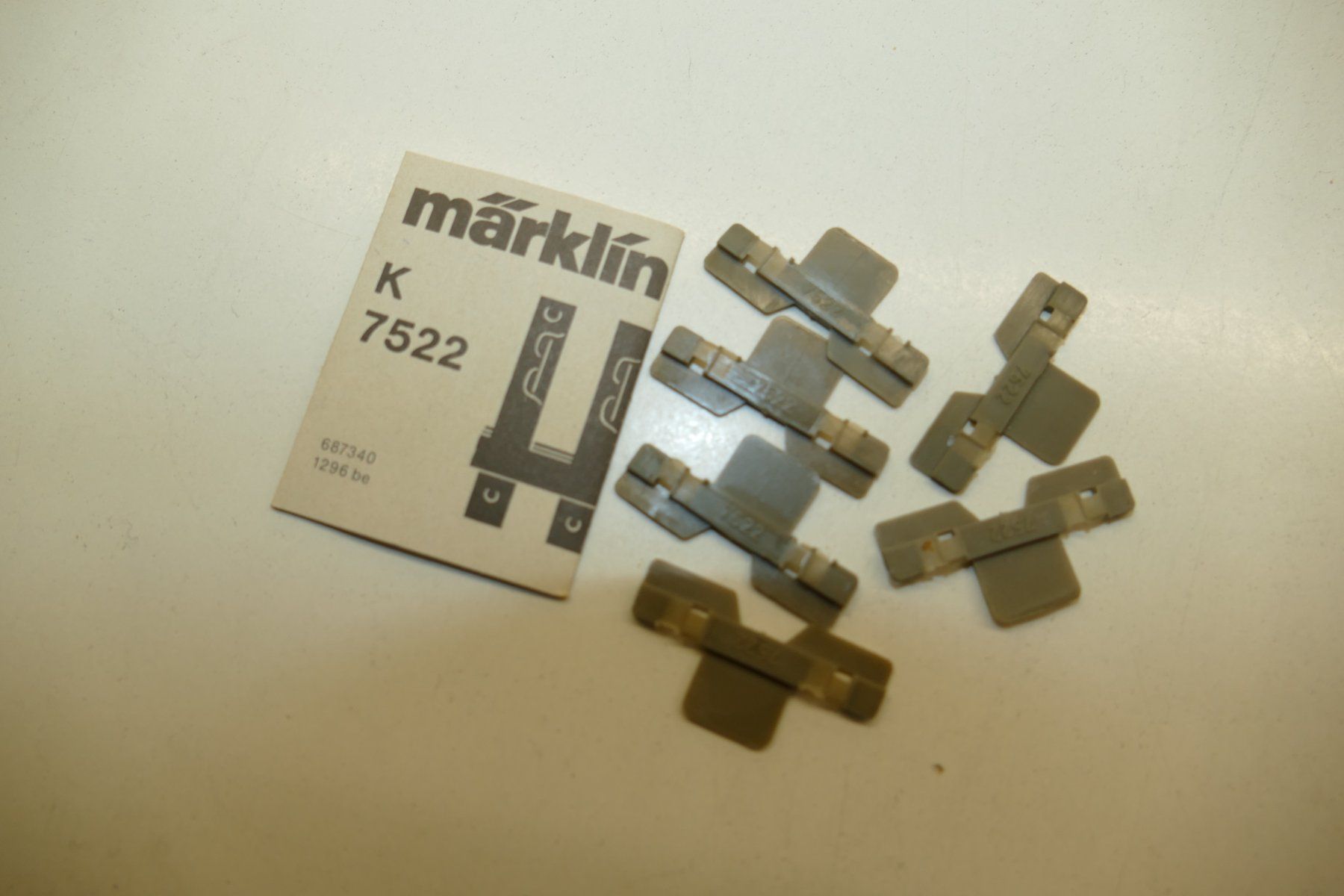 Märklin Modelleisenbahnen: Märklin H0: 6xMittelleiter-Isolierung – Neu (gemäss Beschreibung) aus Niederhasli von rail-duerst