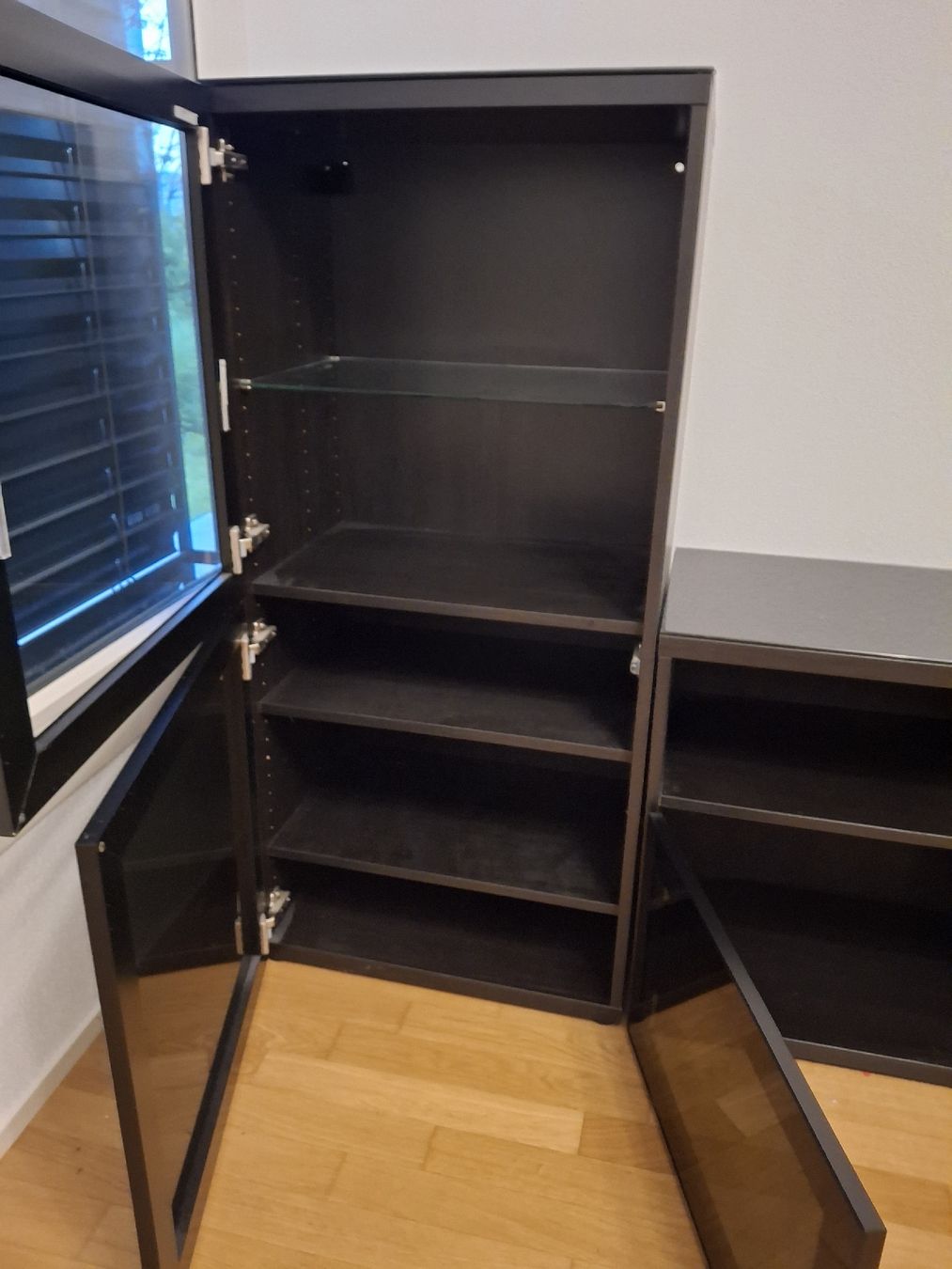 Ikea Mobili TV: TV Möbel mit Glasdeckplatten – Usato da Wetzikon ZH venduto da kee_vc75 2