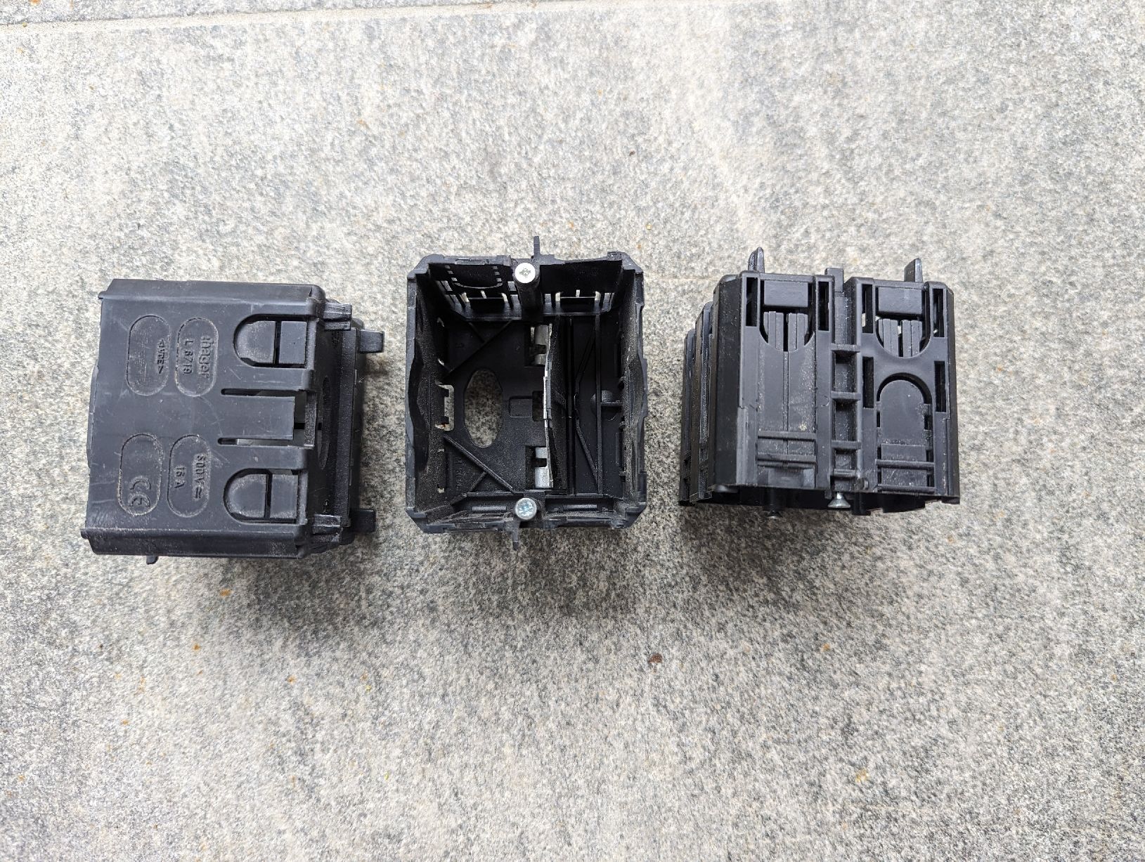 Hager Spine: Hager L-6719, Geräteeinbaudose C-Profil – Nuovo (secondo la descrizione) da Thalheim AG venduto da epservices