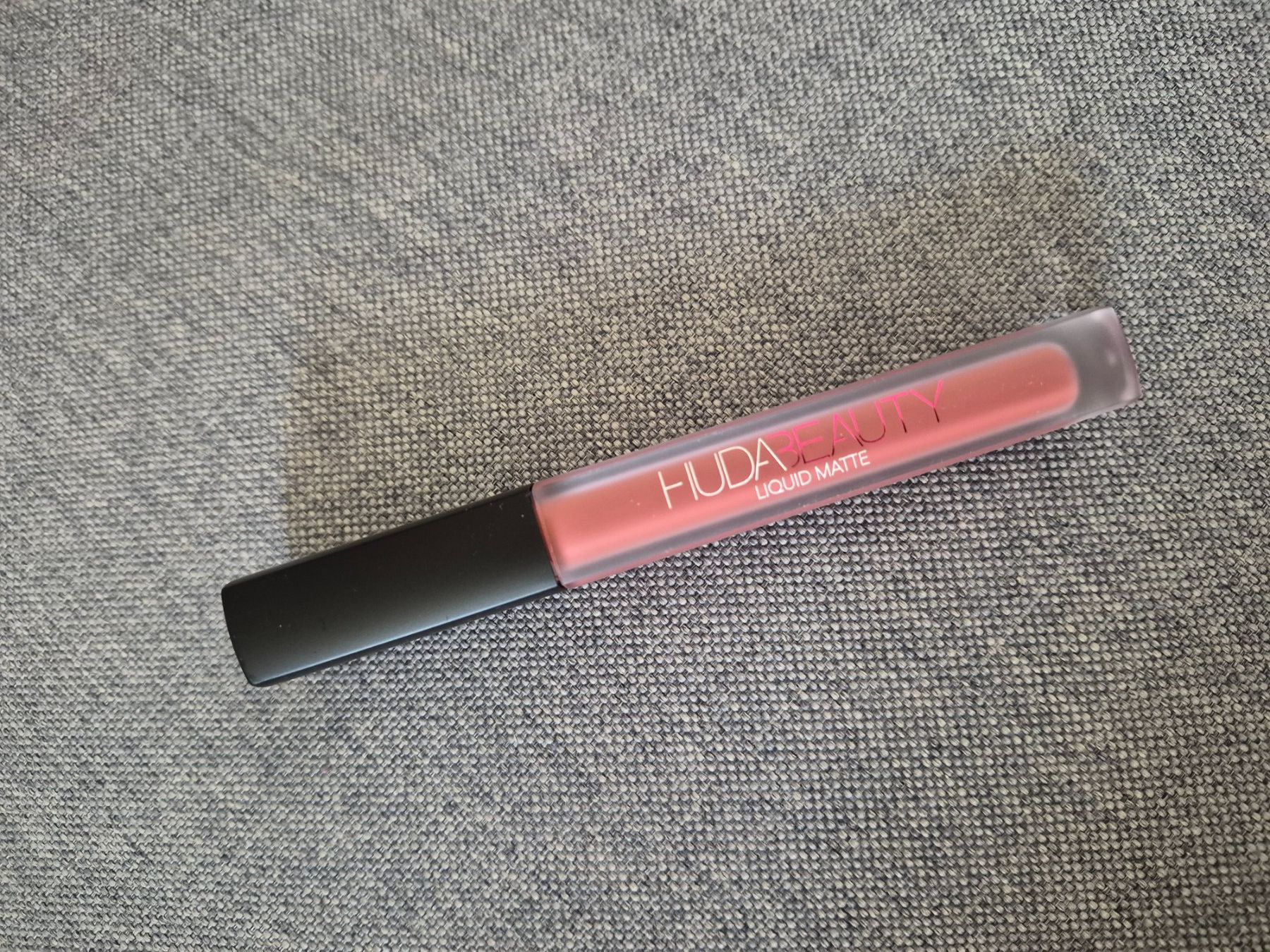 Huda Beauty Make-up: Huda Beauty Liquid Matte Bombshell neu – Neu (gemäss Beschreibung) aus Zürich von osa_8phv