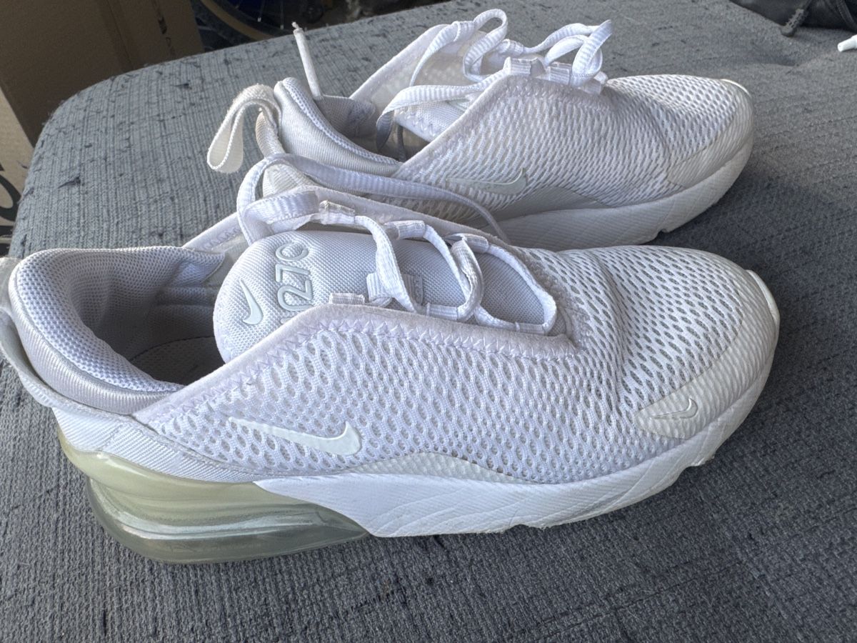 Nike Chaussures garçon: Nike Air Max 70 – D'occasion à Glattpark(Opfikon) par cherrytomate