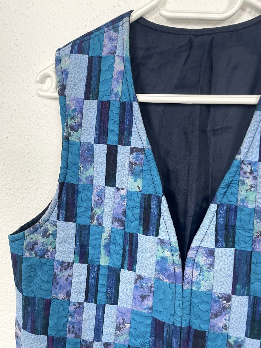 Gilet & Giacche: Vintage blue Patchwork Vest – Usato da Knonau venduto da Grapesvintage 6