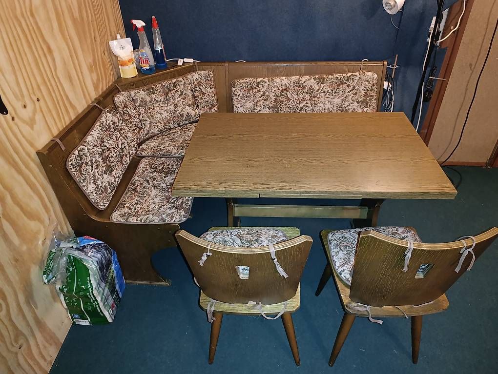 Set di tavolo e panche: Coin repas : banc d'angle, table, 2 chaises – Usato da Montpreveyres venduto da top_gun5025 2