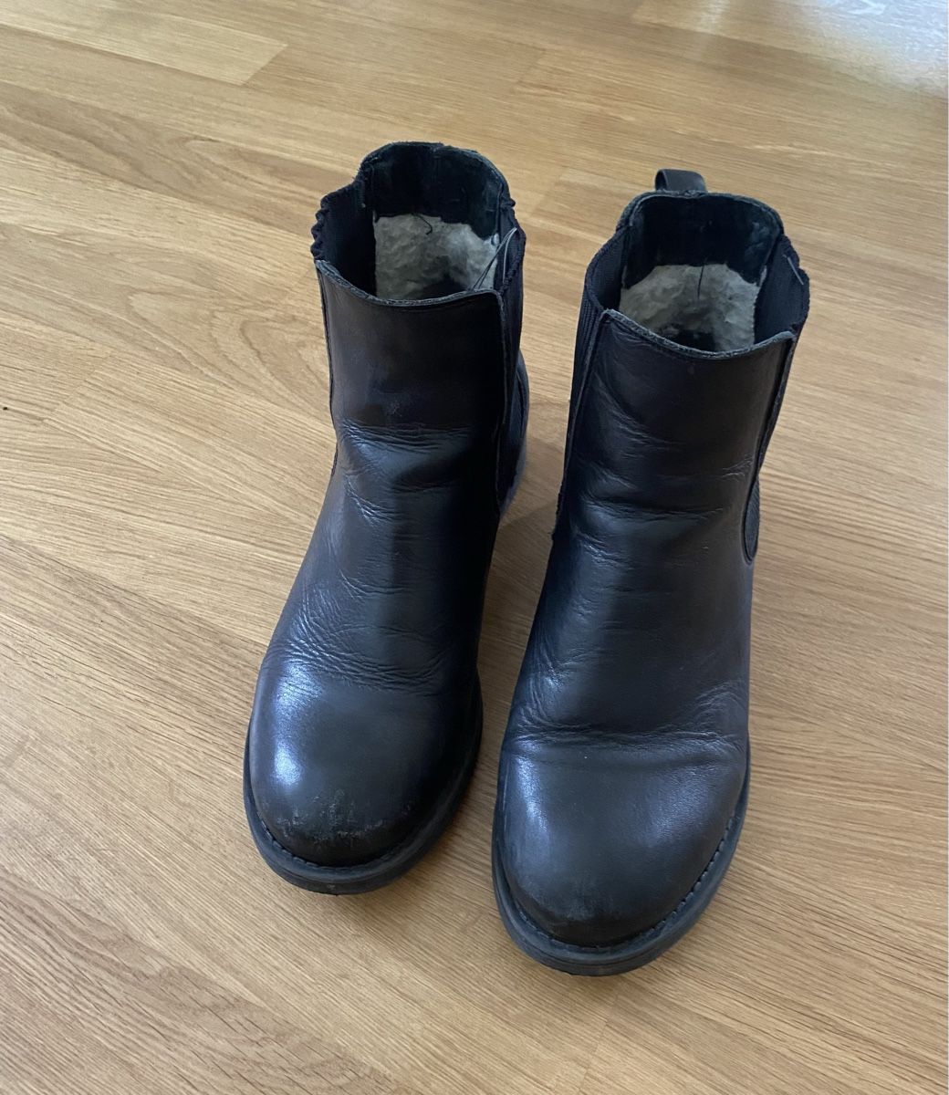 Scarpe da donna: Schwarze Stiefelette in Gr. 41 – Usato da Luzern venduto da Sve_958r 1
