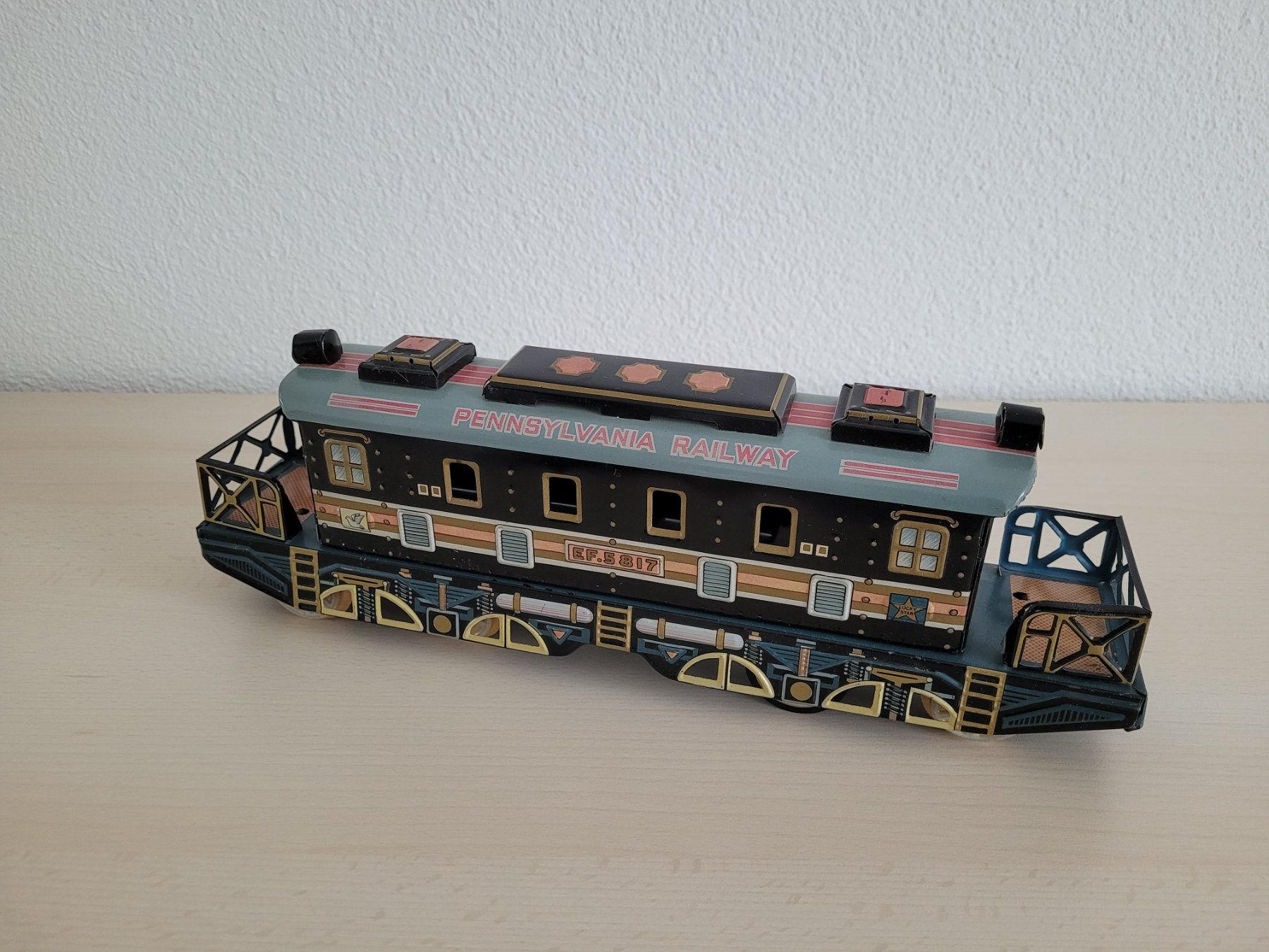 Spielzeuge: Blech Eisenbahnwagen – Gebraucht aus Stansstad von Kutolu