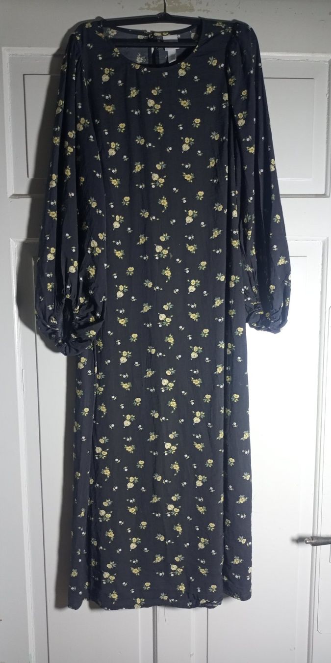 H&M Robes: Maxikleid mit Blumenmuster von H&M – D'occasion à St. Gallen par Hereplaysmusic 1