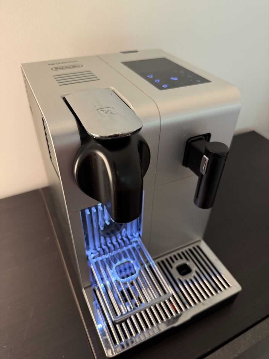 De'Longhi Machines à café & Machines à expresso: DELONGHI Lattissima Pro Nespresso – D'occasion à Zürich par moowhooper 2