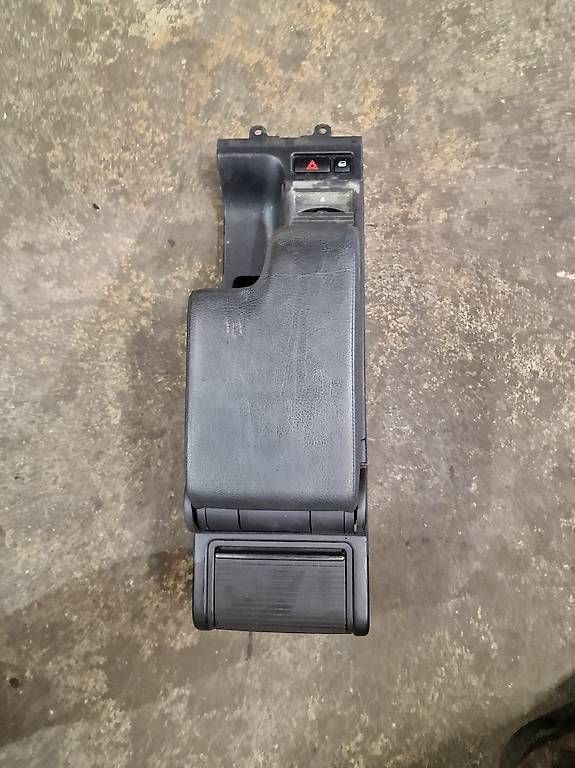 Tutti pezzi di ricambio auto: Bmw e46 Armlehne  – Usato da Niedergösgen venduto da Zecinha 2