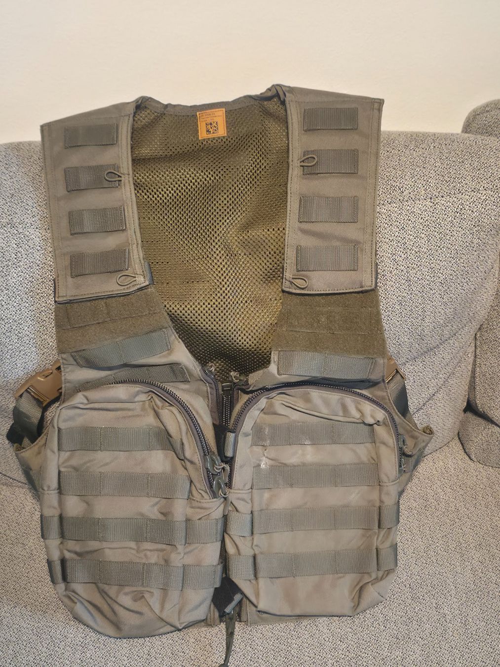 Armée suisse Uniformes: Trageweste MBAS mit 2 MBAS Multitaschen – Neuf (Voir description) à Steffisburg par Davga