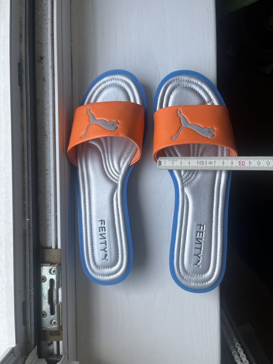 Puma Chaussures femmes: Neue Puma x Fenty Slides – Neuf (Voir description) à Zürich par Ivadodo 2