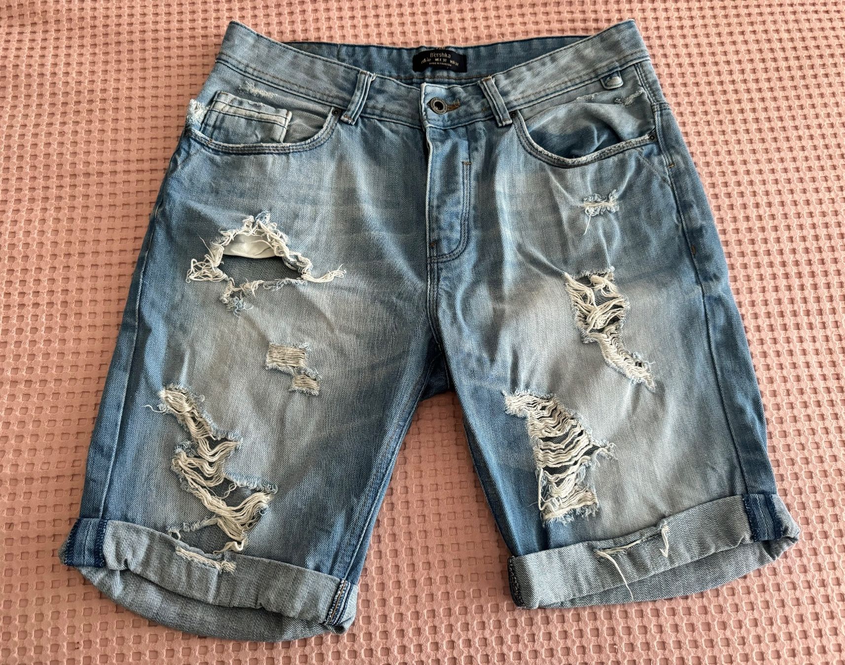 Bershka Jeans: Bershka Denim Shorts, destroyed Look – Nuovo (secondo la descrizione) da Au ZH venduto da FMRF
