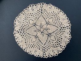 Spitzendeckchen Handarbeit gestrickt  Farbe: Ecru / Beige