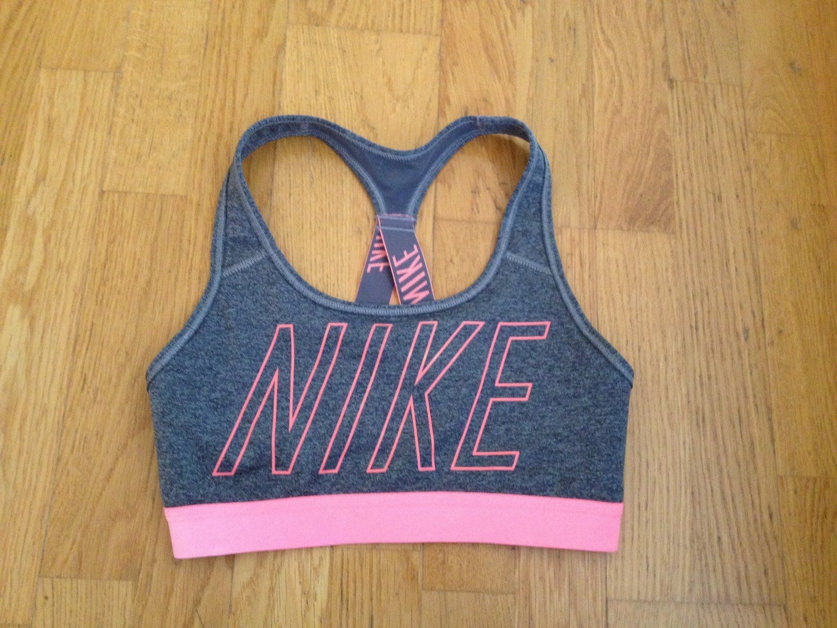 Nike Tops: Sport Top Nike – D'occasion à Dübendorf par Fip05