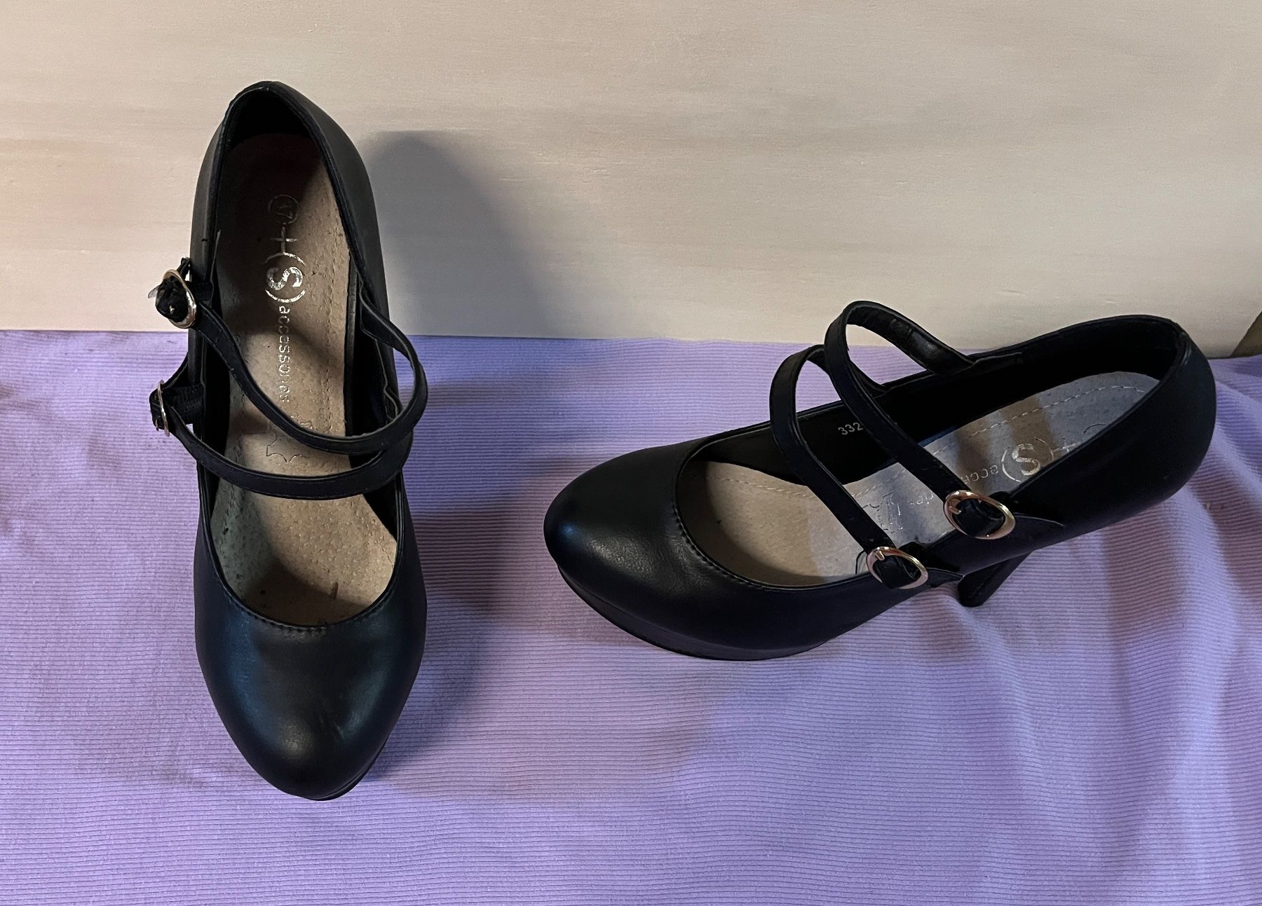 Damenschuhe: schwarzer High Heel – Gebraucht aus Reigoldswil von tan_wh69 1