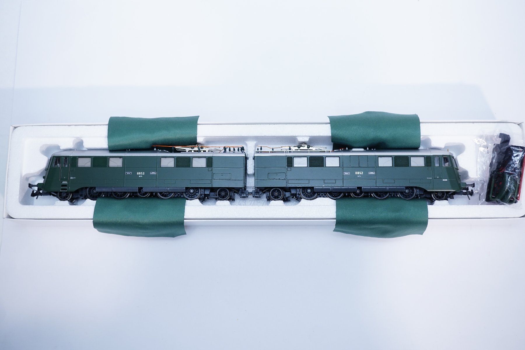 Roco Modellini di ferrovie: 1œ Roco 43770 SBB Ae 8/14 11852 grün – Usato da Uetendorf venduto da tigermuegi 8