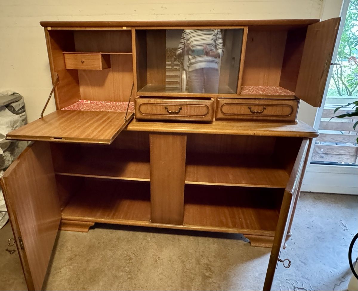 Credenze: Vintage Holz Buffetschrank, Nussbaum – Usato da Niederönz venduto da Simpel0 1