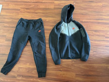Nike Tech Fleece Hoodie und Hose