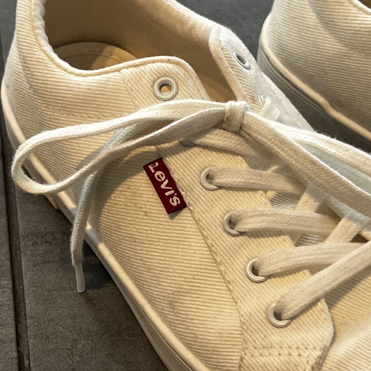 Levi's Scarpe da donna: White Levi's Sneakers - Size 40 - Lightweight Canvas! – Usato da Ostermundigen venduto da mar_6bs5 2