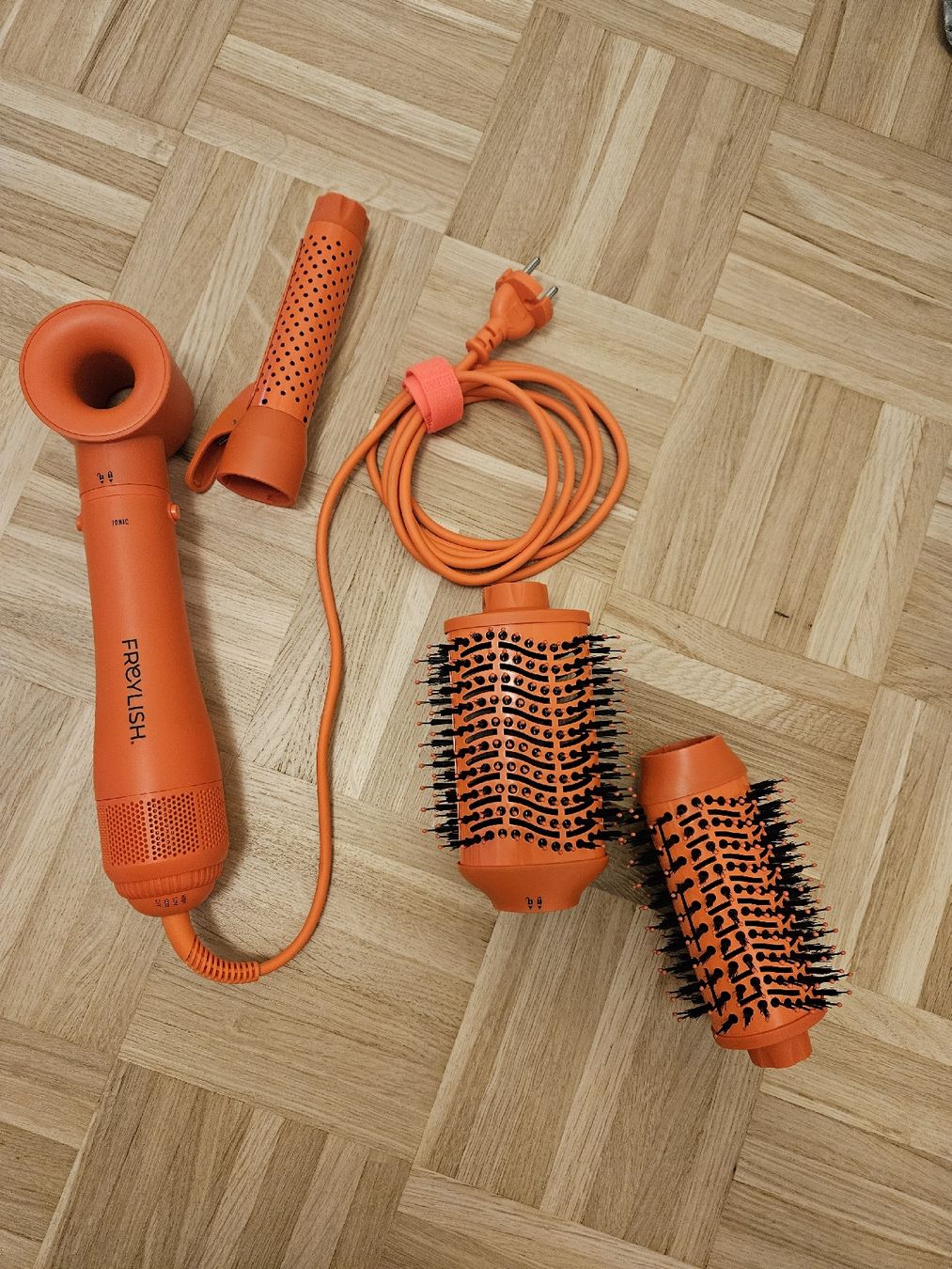 Sèche-cheveux: Föhn mit Haarbürsten – Neuf (Voir description) à Pfaffhausen par mat_ld9l 3