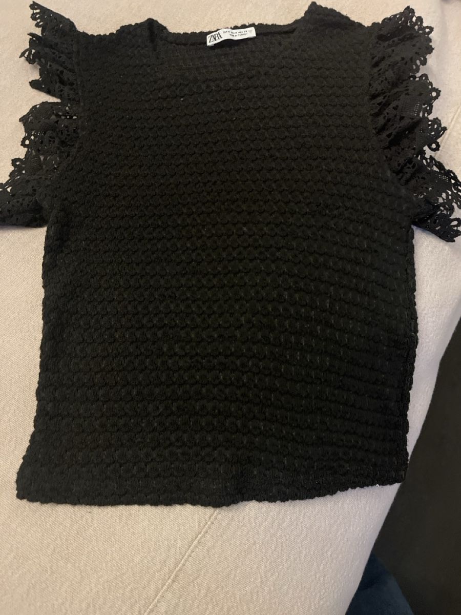 Zara Blusen, T-Shirts & Tops: Zara black top  – Gebraucht aus Rüschlikon von ant_5v7g