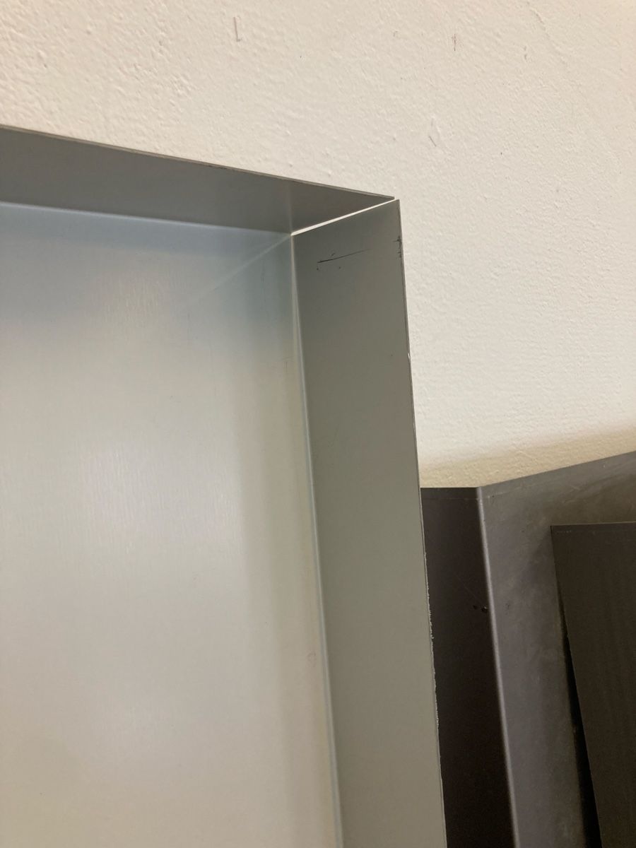 Scaffali: Modulare Bar aus Kabelkanal und Blech – Usato da Oberuzwil venduto da Eva-Linde 6