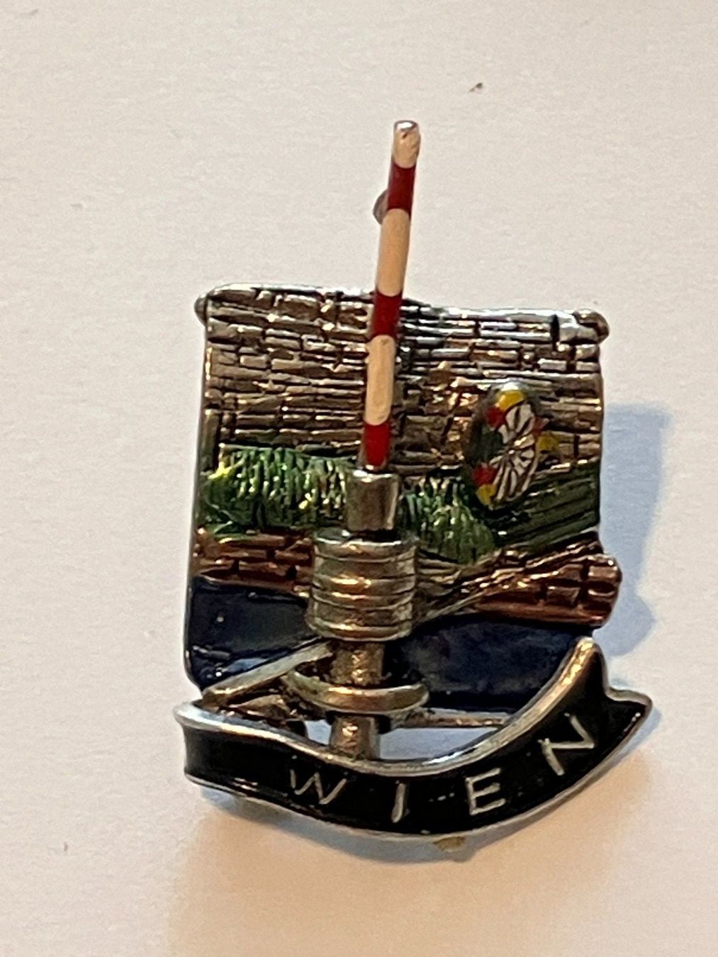 Placchette & Badge: 1 Pin Wien – Usato da Basel venduto da djwwpp