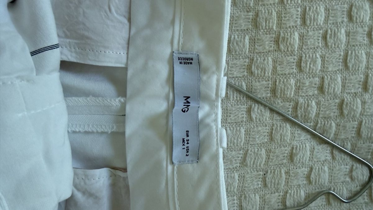 Mango Lotti di vestiti: Set: white trousers with strips & denim top – Usato da Châtelaine venduto da gab_r67v 3