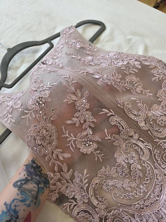 Vestiti: Ballkleid – Usato da Luzern venduto da mos_vvy7 2