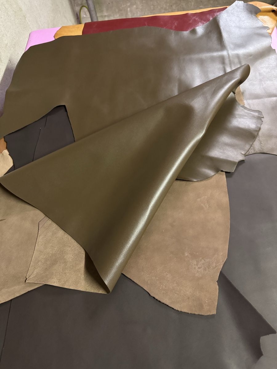 Tessuti: Schafsleder/cuir de mouton, 2pieces – Nuovo e nell'imballaggio originale da Veyras venduto da ValClasse 4