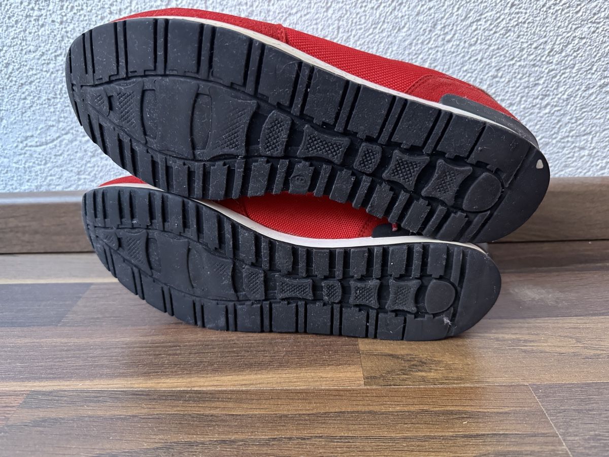 Scarpe da uomo: Rote Sneakers "die Mobiliar" - Grösse 43 – Usato da Mels venduto da all_for_you 1