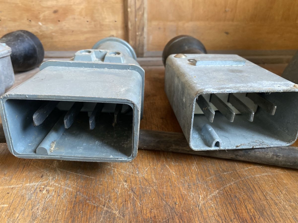 Spine: Diverse I40 Stecker – Difettoso da Gipf-Oberfrick venduto da Fricktaler1803 5