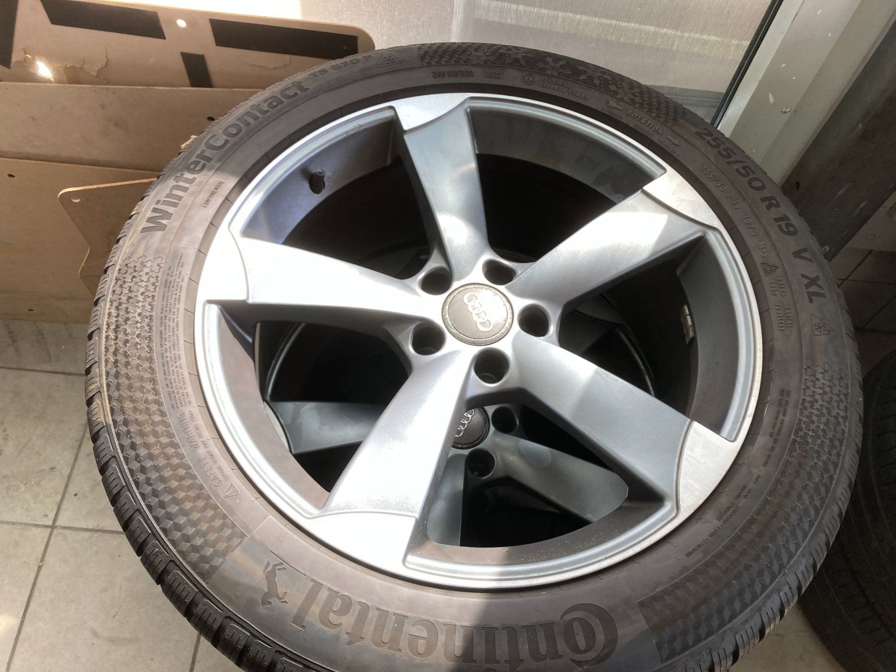 Audi Pneumatici & Ruote complete: Audi SQ5 Winterräder 255/50R19 – Usato da Cham venduto da WB2223 1
