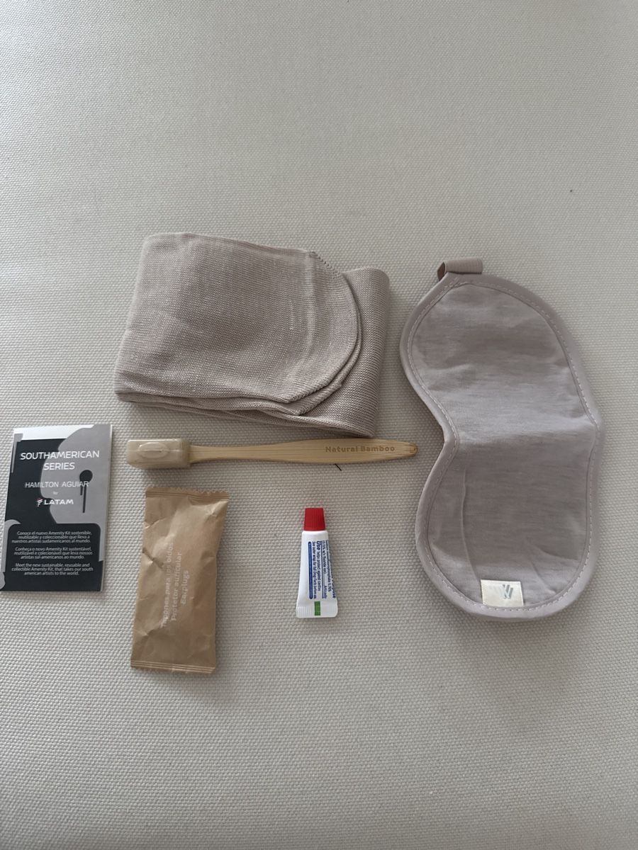 Custodie per cosmetici: LATAM Airlines Amenity Kit – Nuovo e nell'imballaggio originale da Altendorf venduto da wqv_97 1