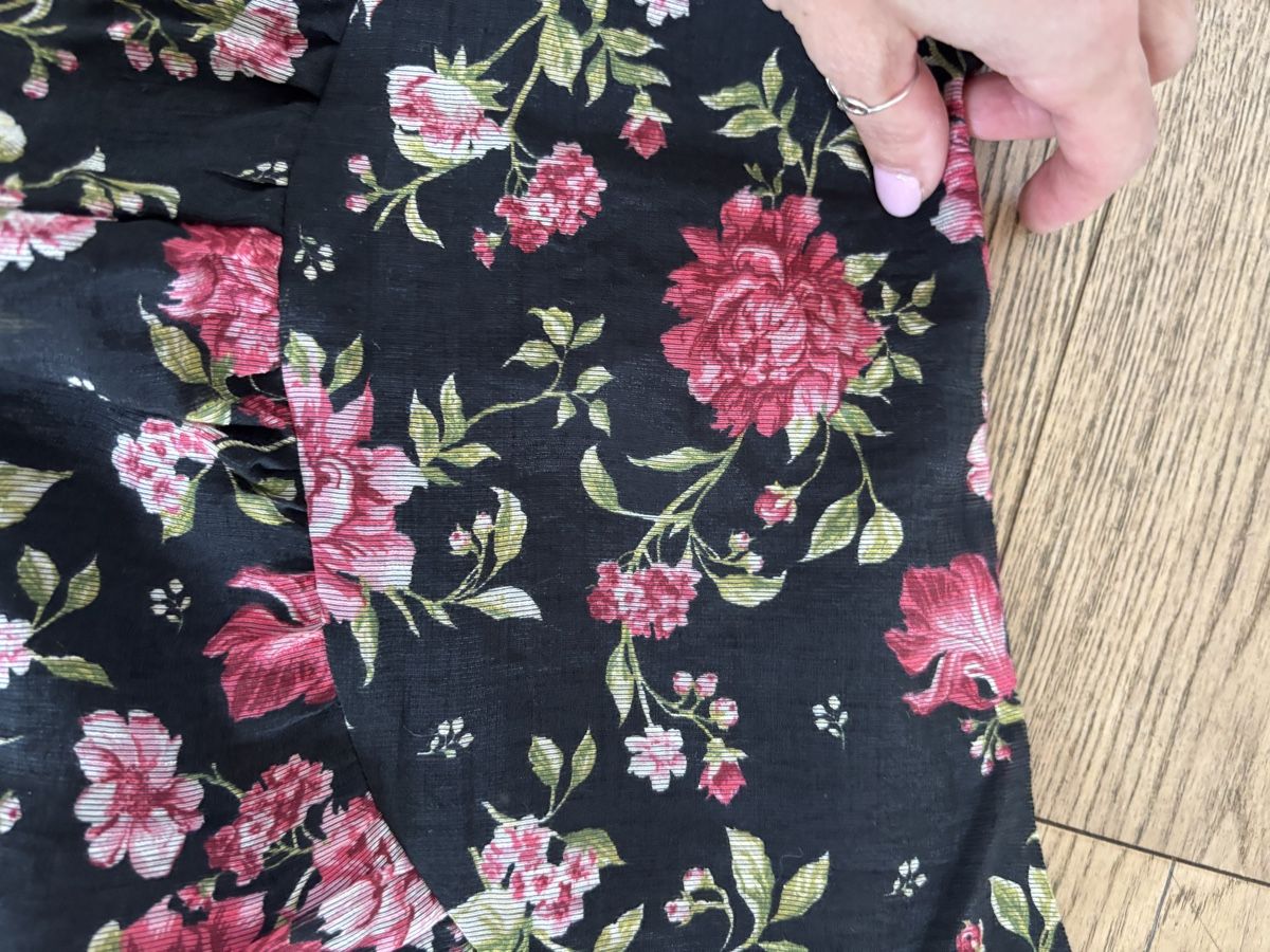Röcke: Mini jupe ballon noire/fleurs – Neu und originalverpackt aus Genève von bha_jcf5 3