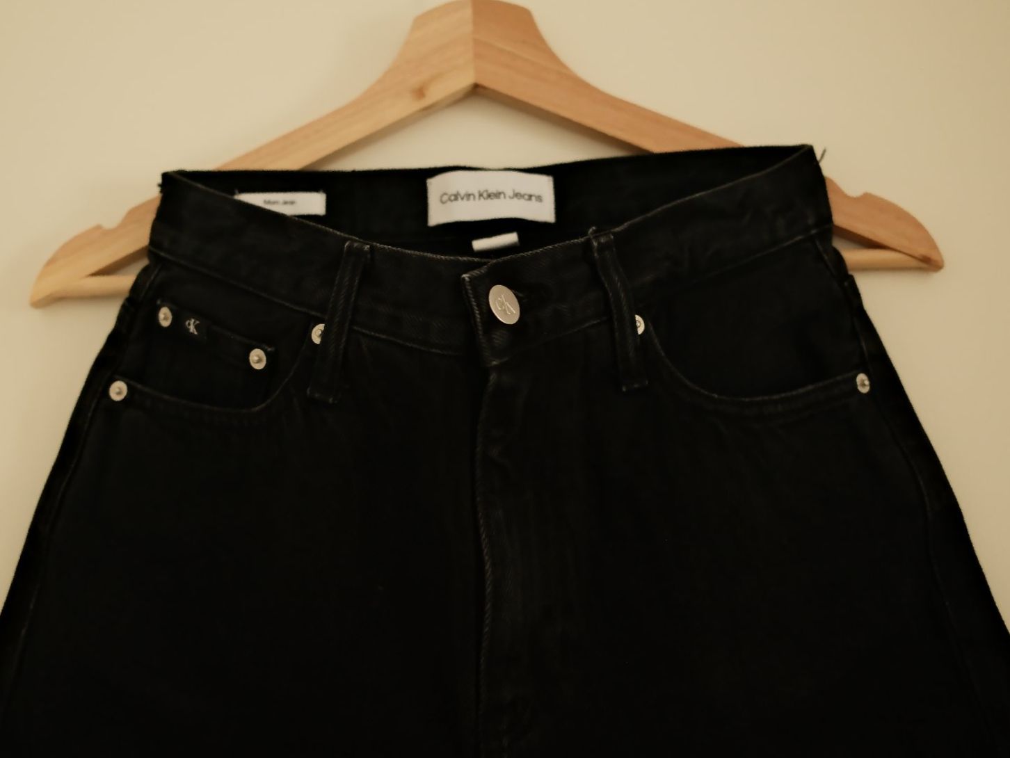 Calvin Klein Jeans: Calvin Klein Mom Jeans W27 – Usato da Thun venduto da angerber 1
