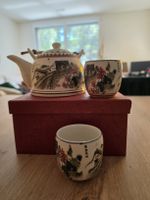 Asiatisches Tee-Set mit Kanne und zwei Bechern im Karton