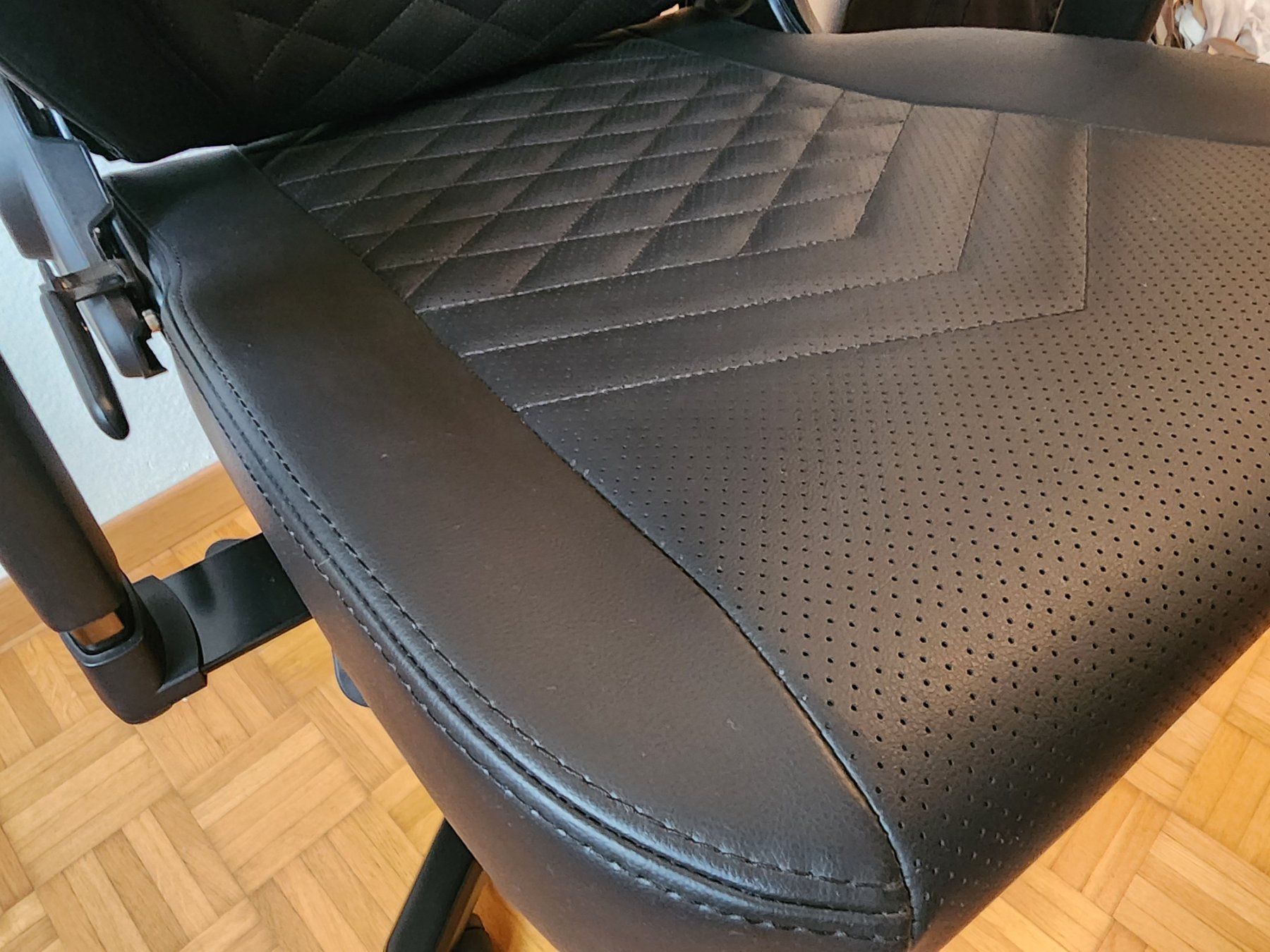 Noblechairs Sedie: Noble Chairs HERO Black – Nuovo (secondo la descrizione) da Steinmaur venduto da rica_silva 3