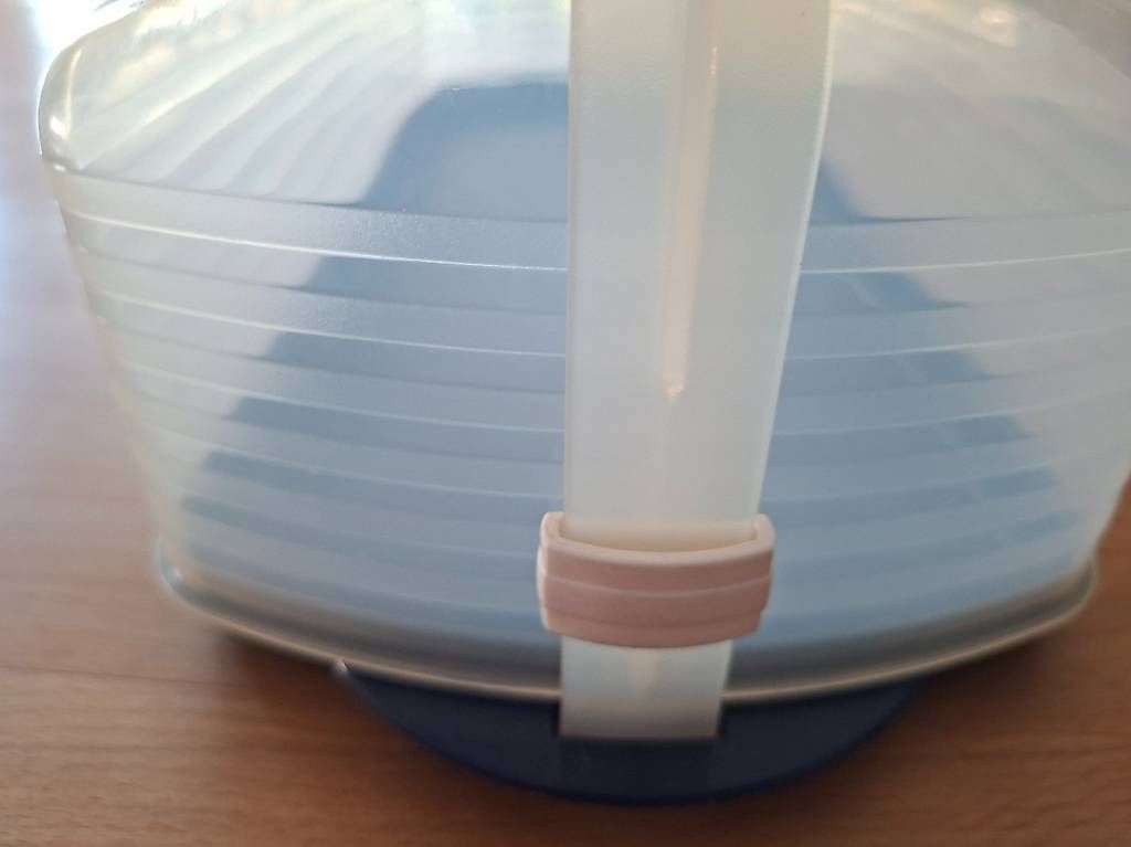 Tupperware Recipients et similaires: Boîte à gâteau Tupperware avec poignée - Kuchebehälter – D'occasion à Le Mont Pelerin par riri230 1